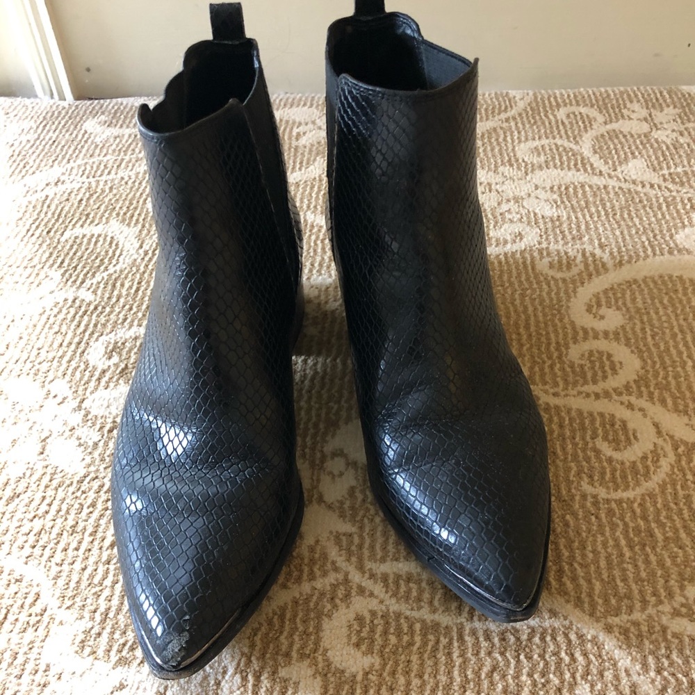 Marc Fisher  Yale Chelsea black leather booties